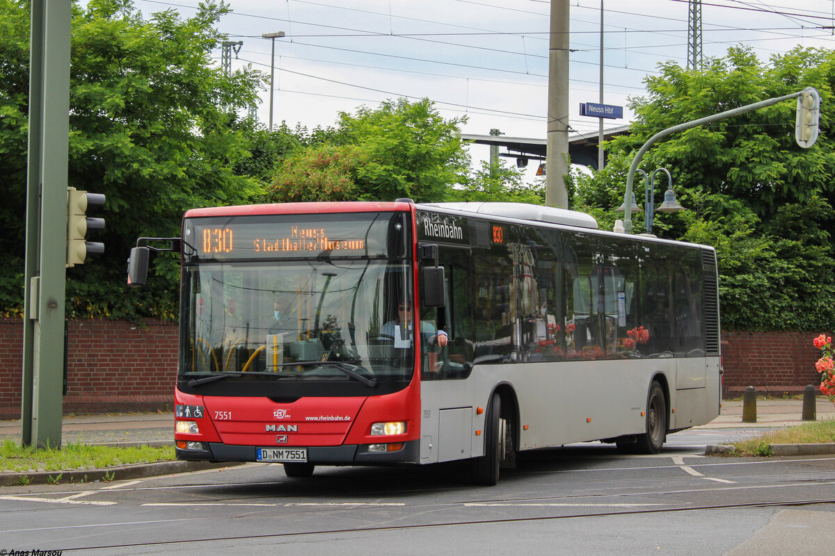 Rheinbahn Wagen 7551 als 830 nach Stadthalle/Museum, 22. Juni 2021, Neuss Hbf