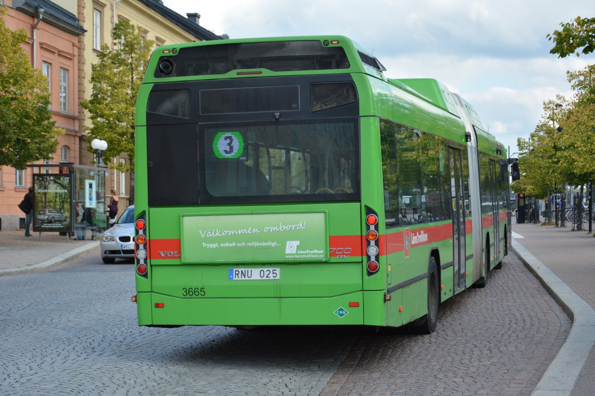 RNU 025 (Volvo 7700 CNG) am Bahnhof Eskilstuna am 17.09.2014.

