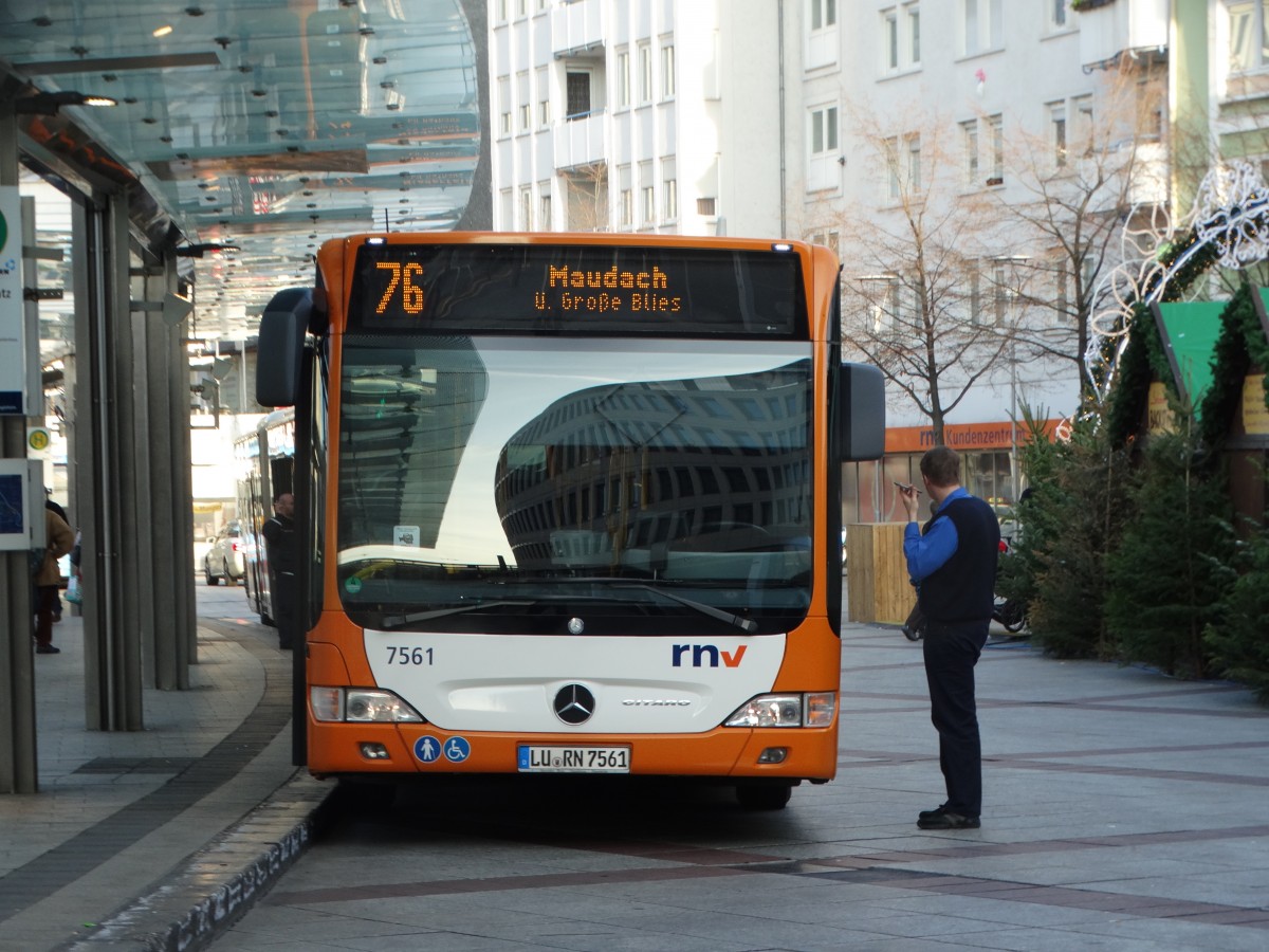 RNV Mercedes Benz Citaro C1 Facelift G 7561 am 19.12.15 in Ludwigshafen Berliner Platz