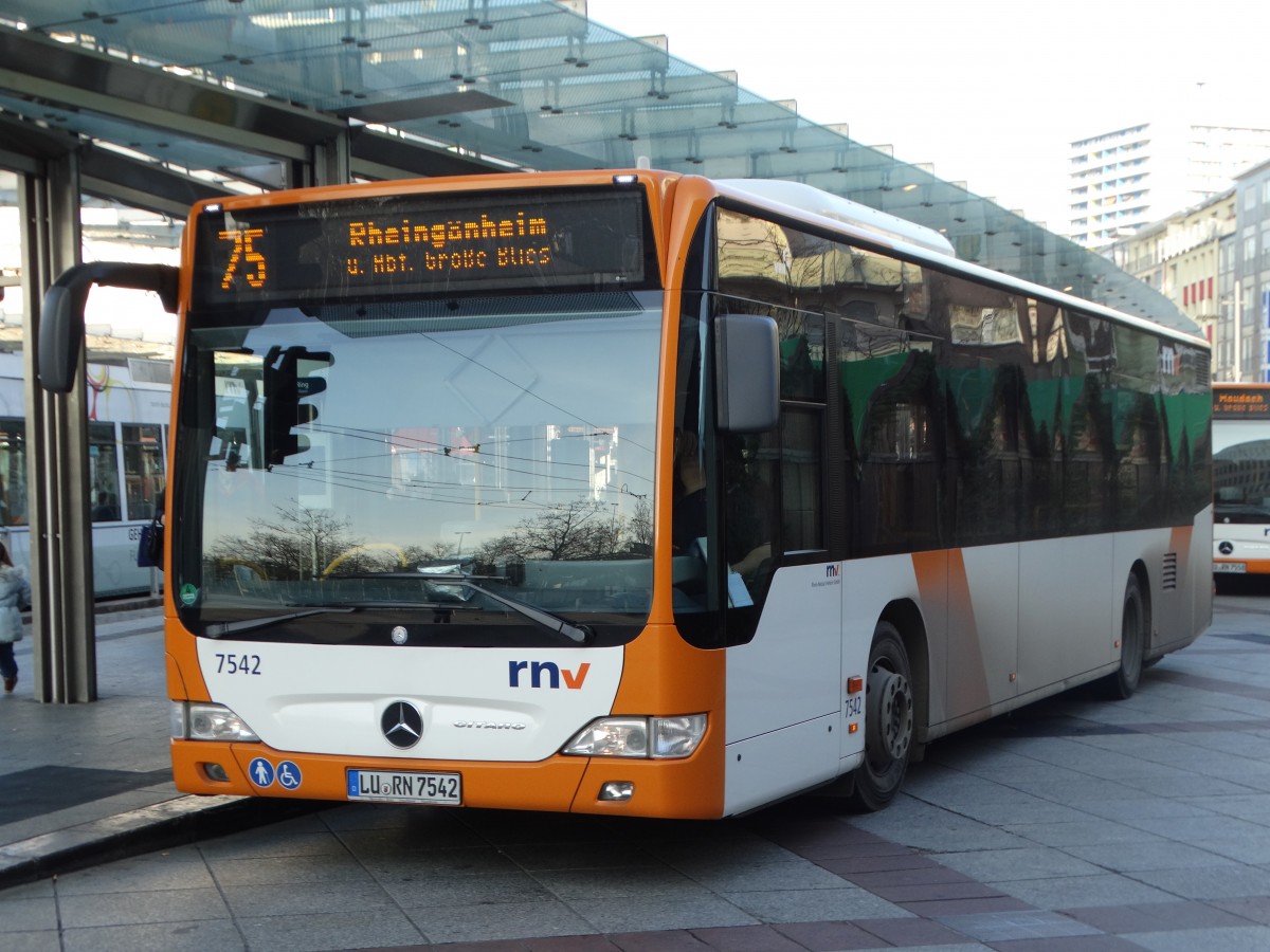 RNV Mercedes Benz Citaro C1 Facelift 7542 am 19.12.15 in Ludwigshafen Berliner Platz