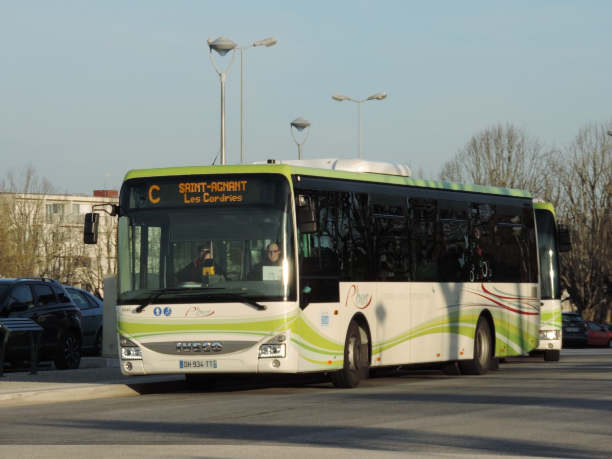 Rochefort 25/01/16 : Iveco Crossway LE Nr 5040.