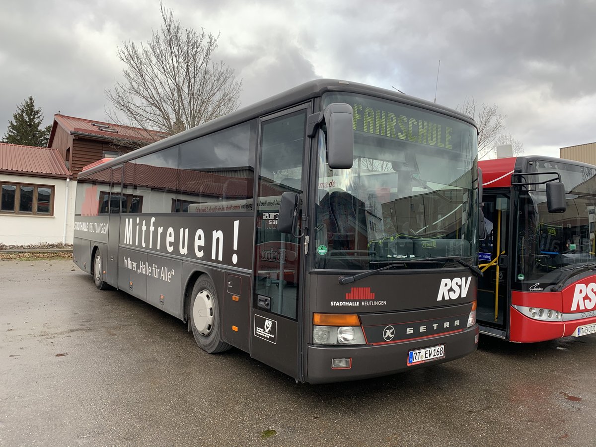 RT-EW 168 (Baujahr 2000; Fahrschulbus) vom Reutlinger Stadtverkehr am 18.1.2020 in Reutlingen, Firma Betz. Der Bus war von 2000 bis 2014 bei AFA in Adelboden im Einsatz.