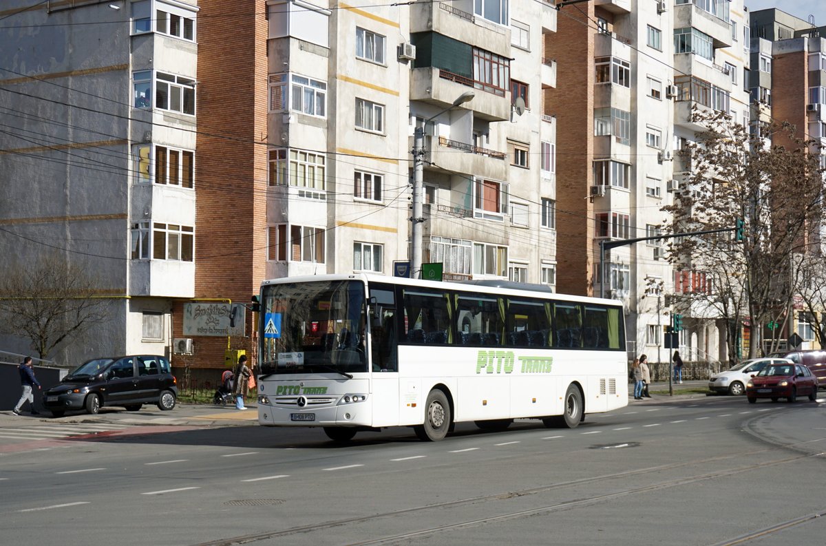 Rumänien / Bus Arad: Mercedes-Benz Intouro von PITO TRANS S.R.L. ARAD, aufgenommen im März 2017 im Stadtgebiet von Arad.