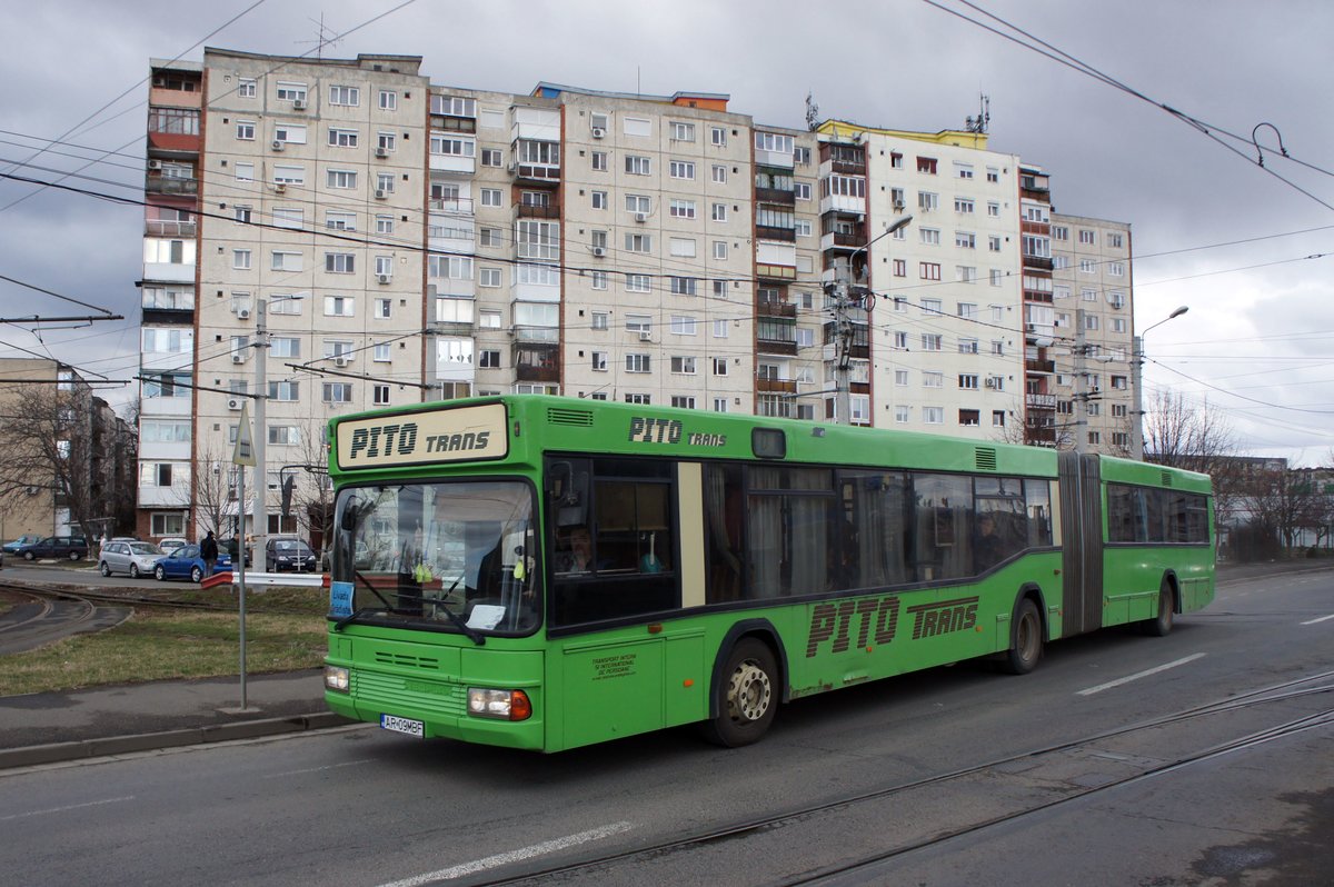 Rumnien / Bus Arad: Neoplan N 4021 (ehemals SWG Stadtwerke Gtersloh GmbH) von PITO TRANS S.R.L. ARAD, aufgenommen im Mrz 2017 im Stadtgebiet von Arad.