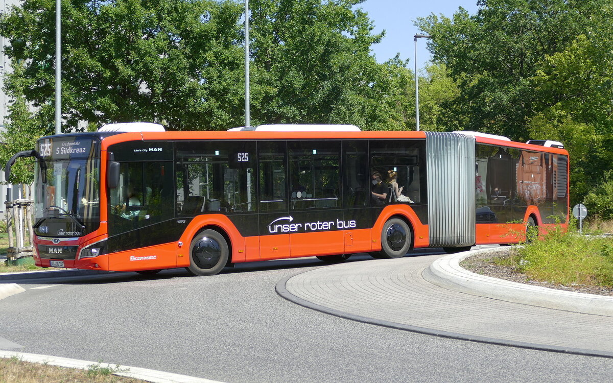 S 25 Ersatzverkehr, SEV der S Bahn Berlin, mit dem MAN Lion's City 18C [VG_GB 107] von URB- Unser Roter Bus GmbH, mit Fahrtziel S Südkreuz. Teltow-Stadt im August 2022