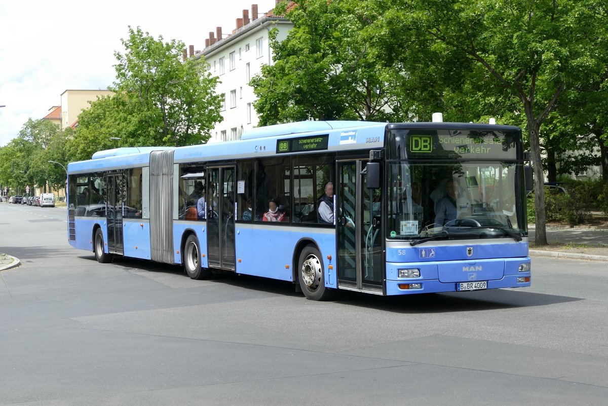 S-Bahn Berlin, Schienenersatzverkehr -SEV, 'Berisha Reisen' mit dem MAN NG 313- B-BR 4009 (ex München). Berlin im Juni 2020.