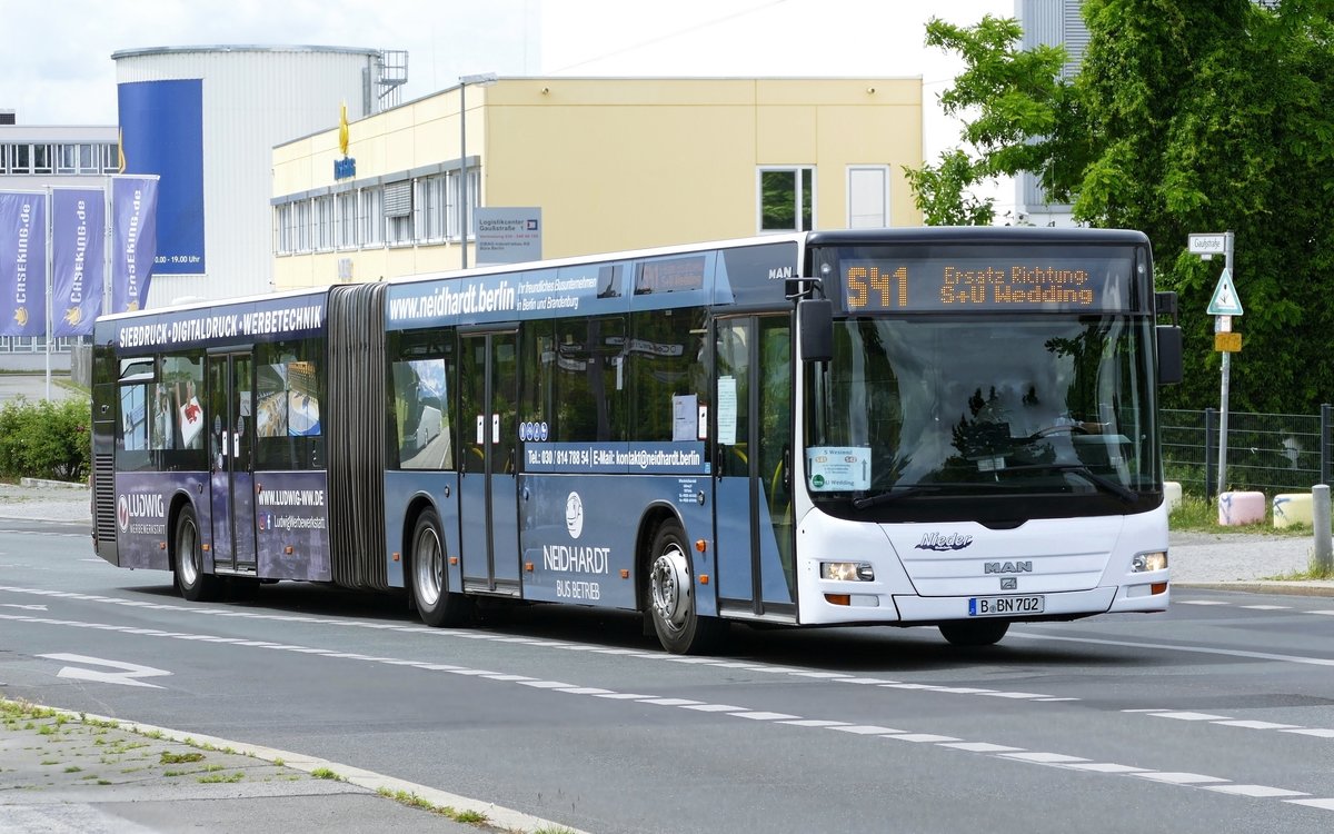 S-Bahn Berlin, Schienenersatzverkehr-SEV, Nieder Bus Betrieb GmbH mit dem MAN Lion's City B-BN 702. Berlin im Juni 2020.