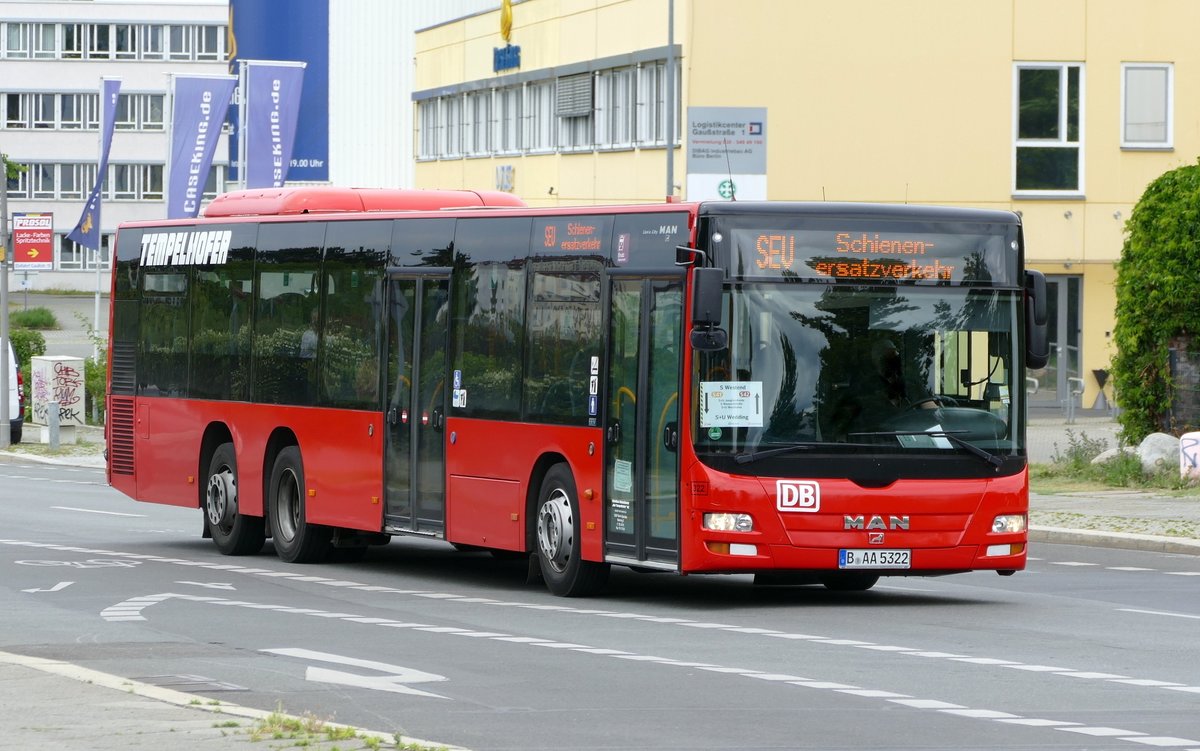 S-Bahn Berlin, Schienenersatzverkehr- SEV, Omnibus Reisedienst der 'Tempelhofer KG' mit dem MAN Lions City L, B-AA 5322 #322. Berlin, im Juni 2020.