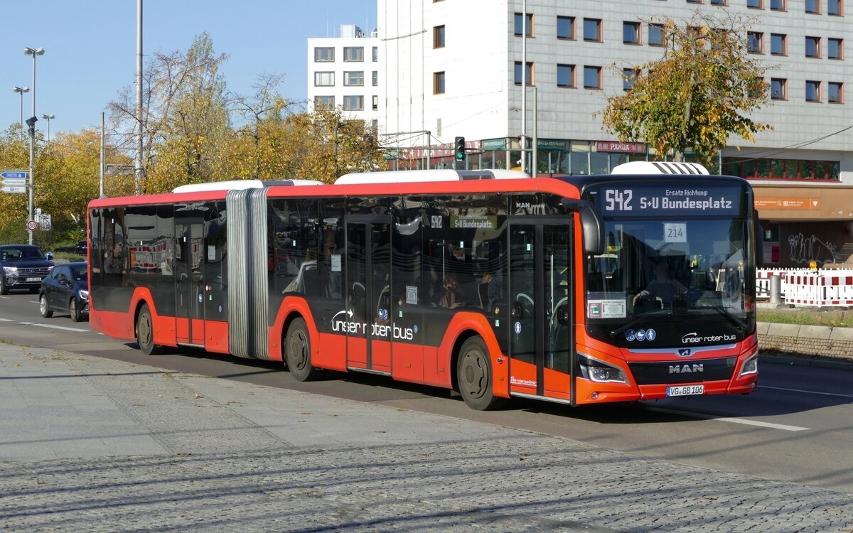 S42 Ersatzverkehr, SEV der S Bahn Berlin mit dem MAN Lion's City 18C [VG-GB 106] von URB- Unser Roter Bus GmbH. Berlin im Oktober 2022.