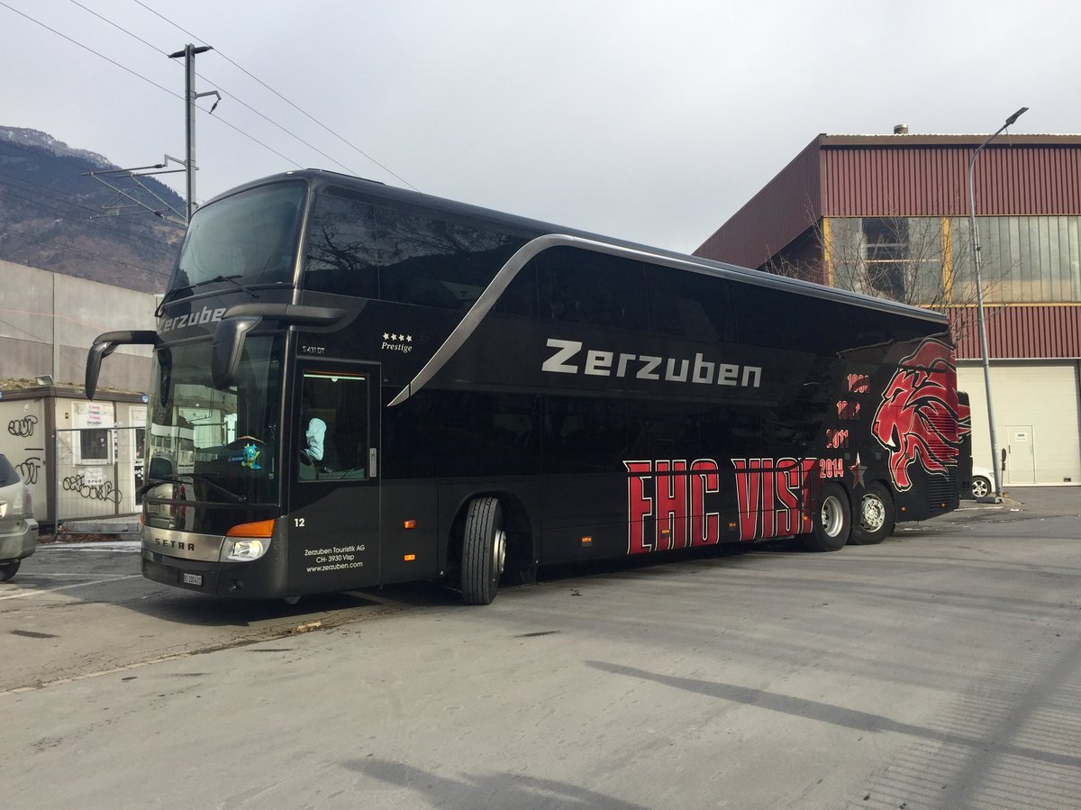 S431 DT, Teamcar des EHC Visp am 7.1.17 vor der Litternahalle Visp.