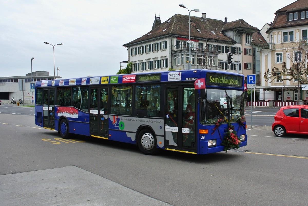 Samichlausbus der VZO, MB 405N Nr.39, beim Bahnhof Rapperswil, 12.11.2014.