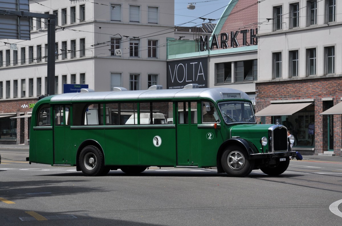 Saurer Bus mit der Betriebsnummer 2 auf einer Extrafahrt an der Markthalle. Die Aufnahme stammt vom 22.06.2014.