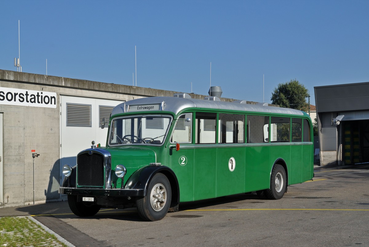 Saurer Oldtimer Bus Nr. 2 steht auf dem Hof der Garage Rankstrasse. Die Aufnahme stammt vom 02.10.2015.