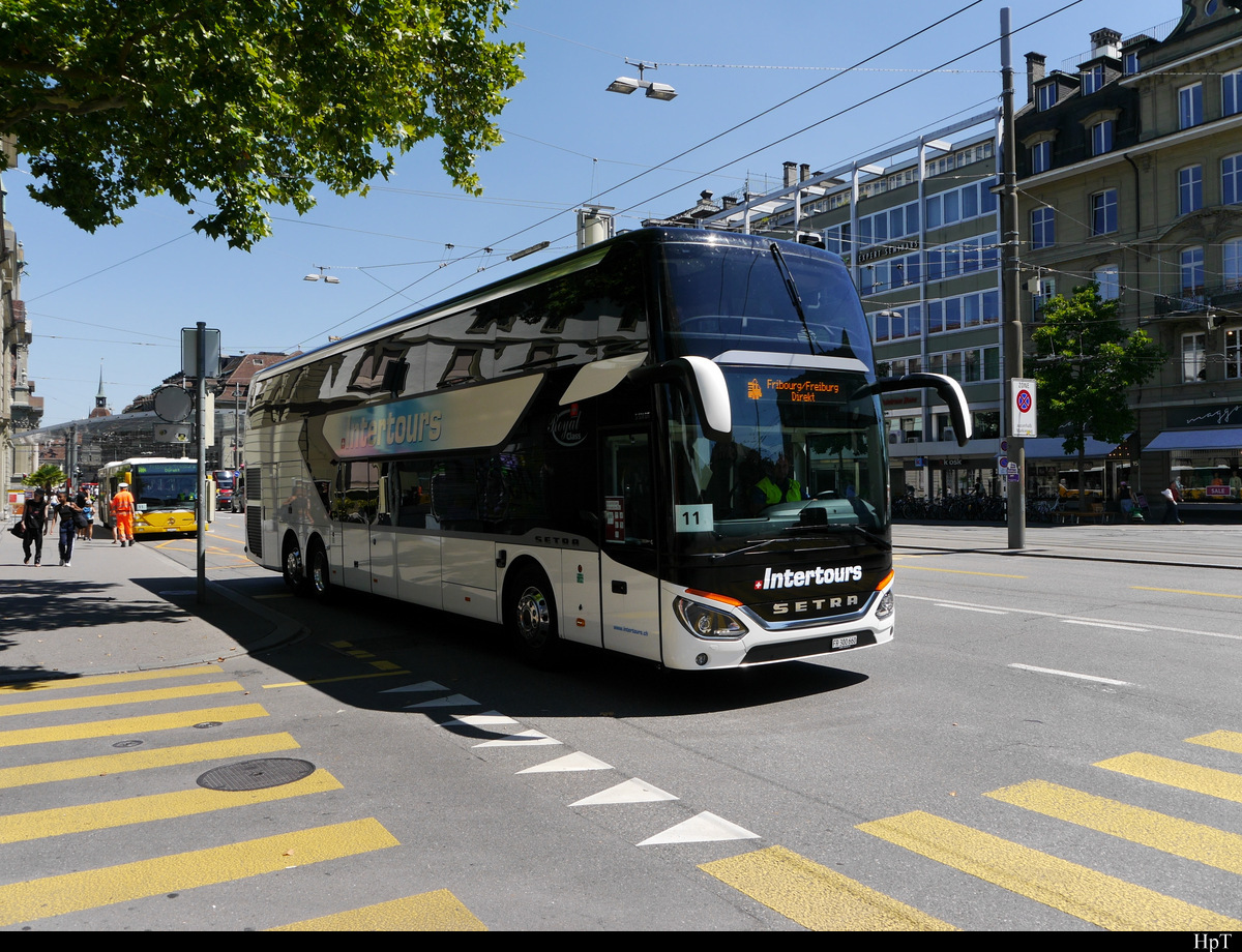 SBB Bahnersatz - Bern nach Freiburg mit dem Setra S 531 DT FR 300660 von Intertours unterwegs in Bern am 08.08.2020