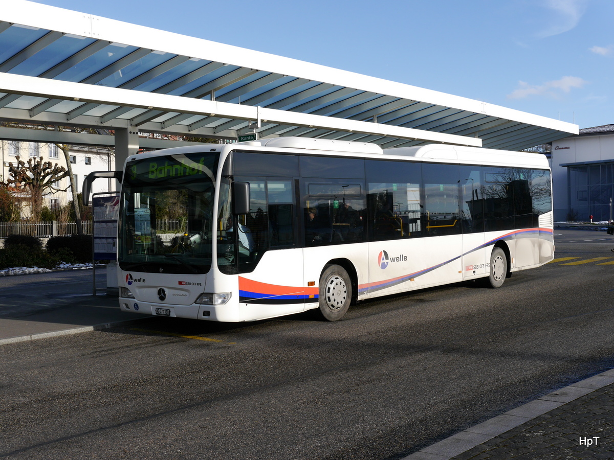 SBB - Mercedes Citaro AG 370318 unterwegs auf der Linie 9 bei der Bushaltestelle beim Bahnhof in Zofingen am 23.01.2016
