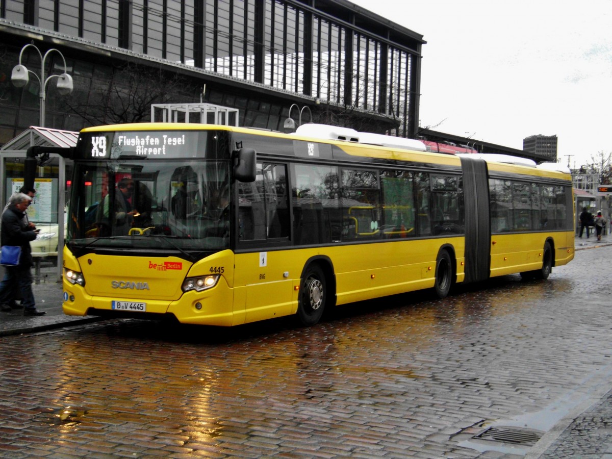 Scania Citywide auf der Linie X9 nach Flughafen Berlin-Tegel am S+U Bahnhof Zoologischer Garten.(23.12.2014)
