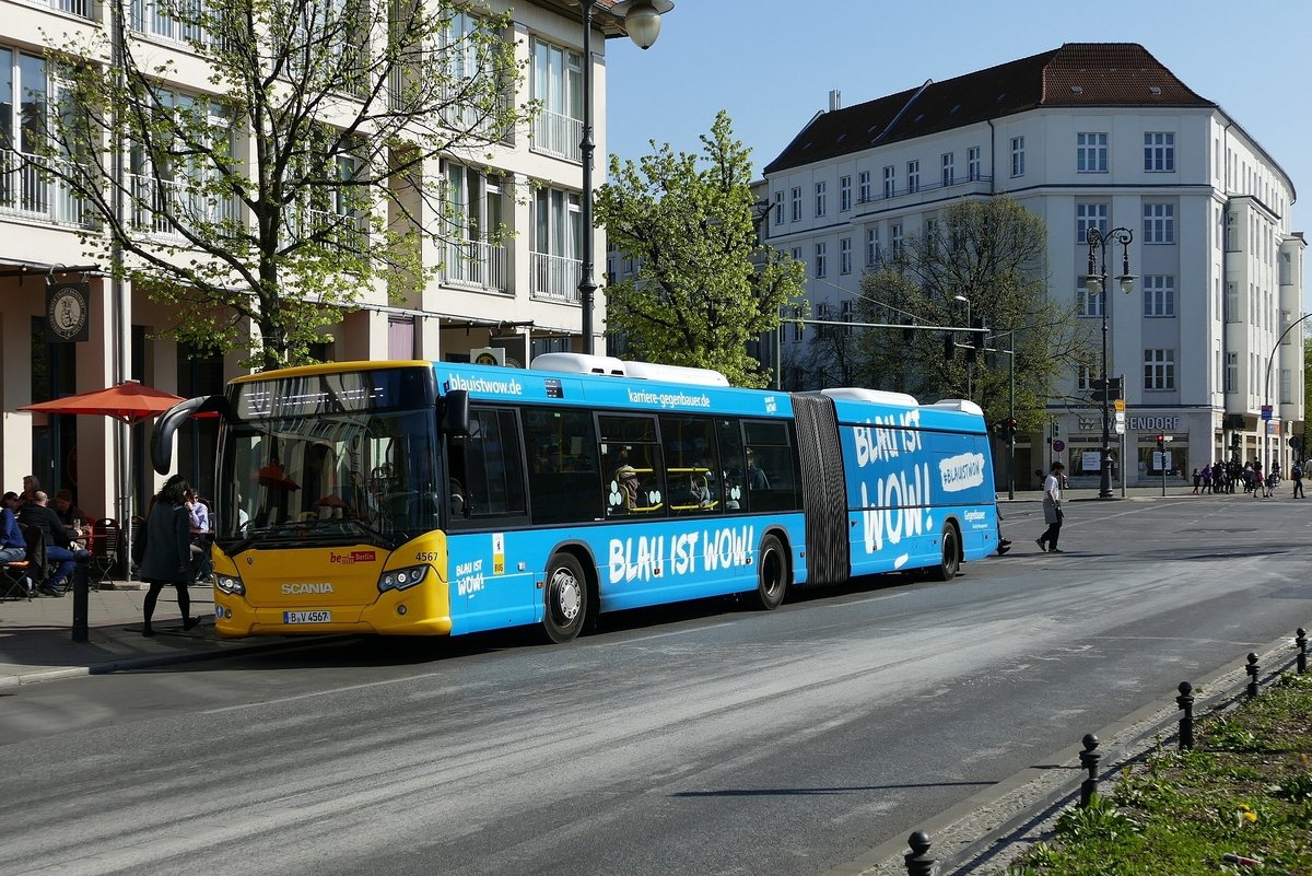Scania Citywide der BVG, Wagen '4567' der Linie 109, /Richtung Flgh. Tegel, hier in Berlin- Charlottenburg im April 2019.
