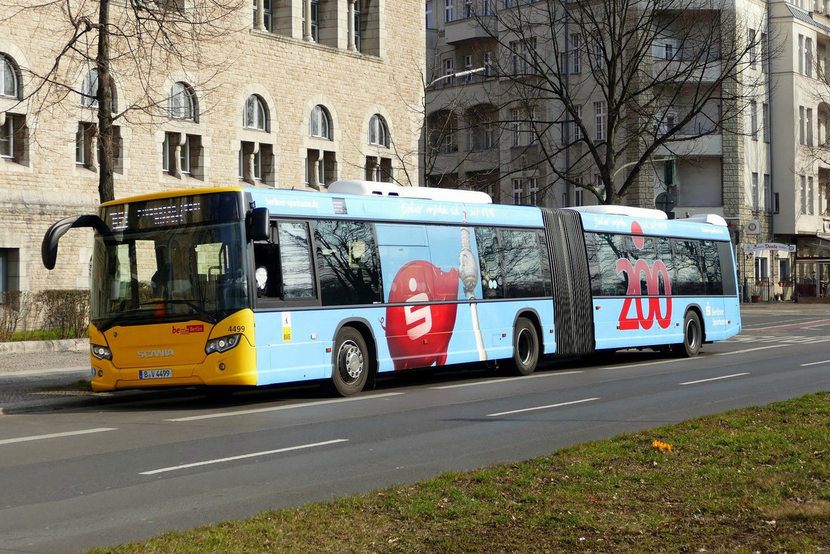 Scania Citywide GN der BVG, Wagen '4499', unterwegs auf der Linie 109 Richtung Flughafen Berlin -Tegel im März 2018.