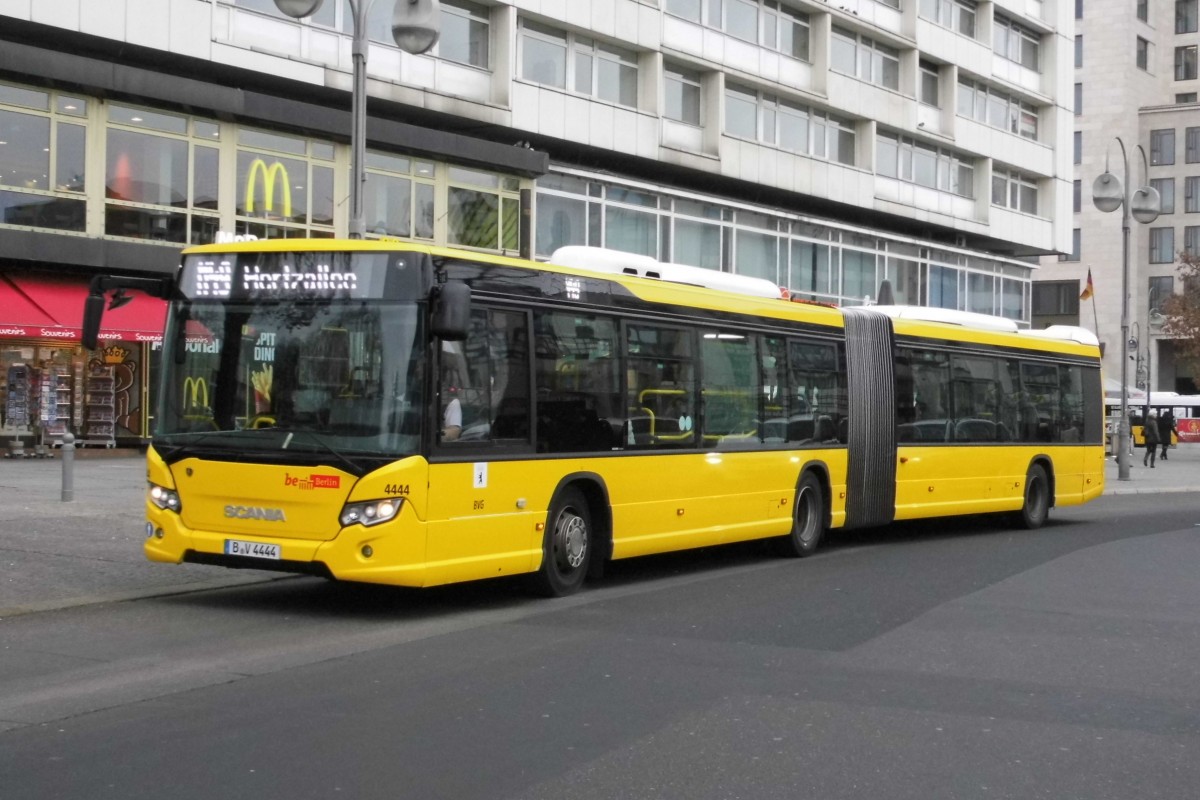 Scania Citywide LFA Wg.4444 auf M49 am S+U Zoo, 24.01.15 