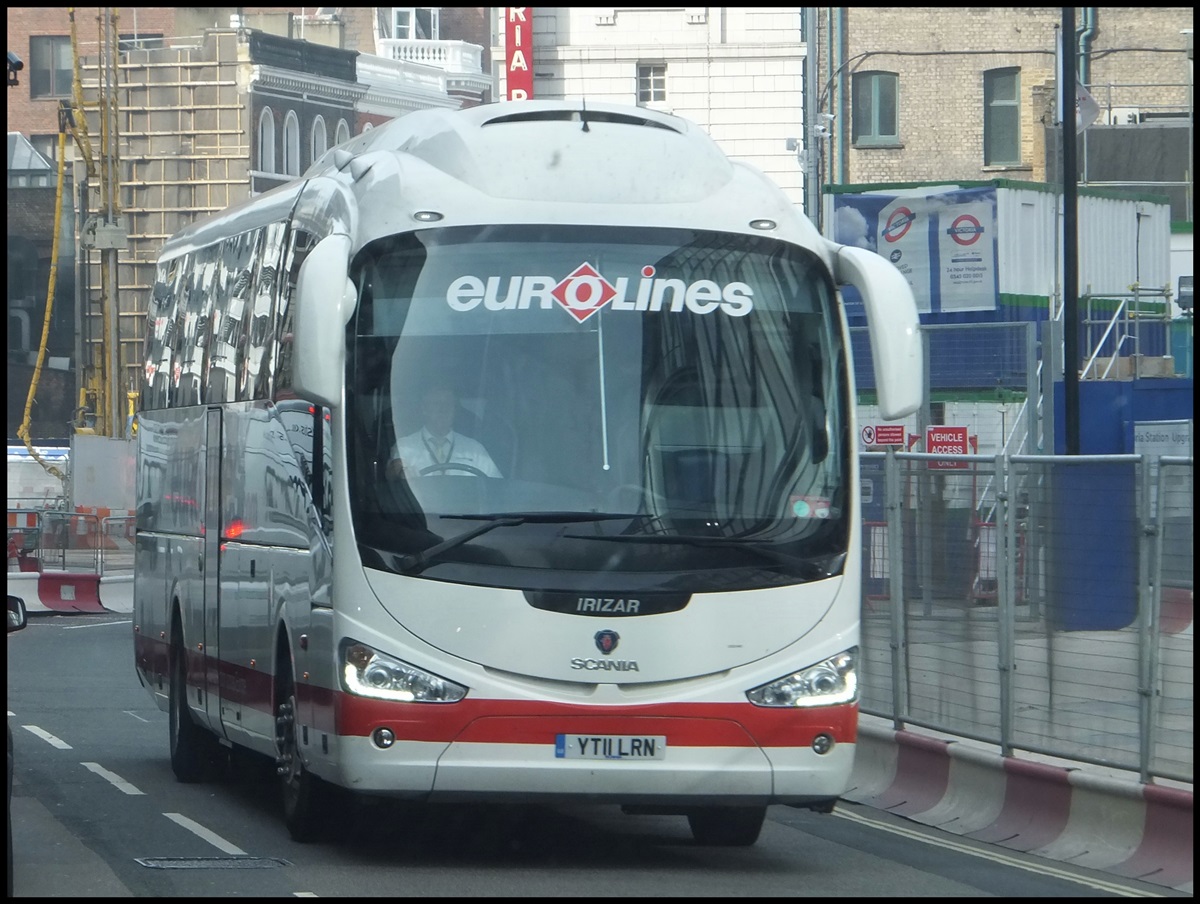 Scania Irizar von Eurolines aus England in London am 24.09.2013