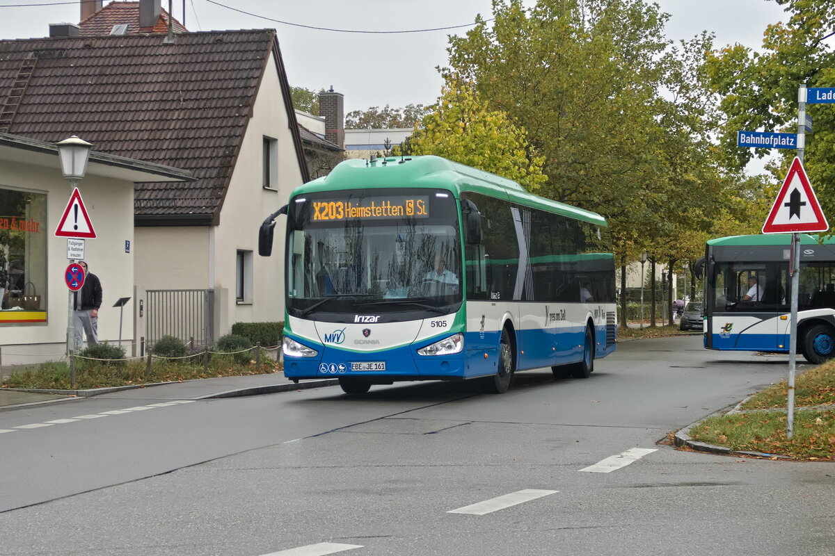 Scania Irizar i3 von Ettenhuber (EBE-JE 161) als Linie X203 in Haar bei München, Bahnhofstraße. Aufgenommen 24.10.2023.