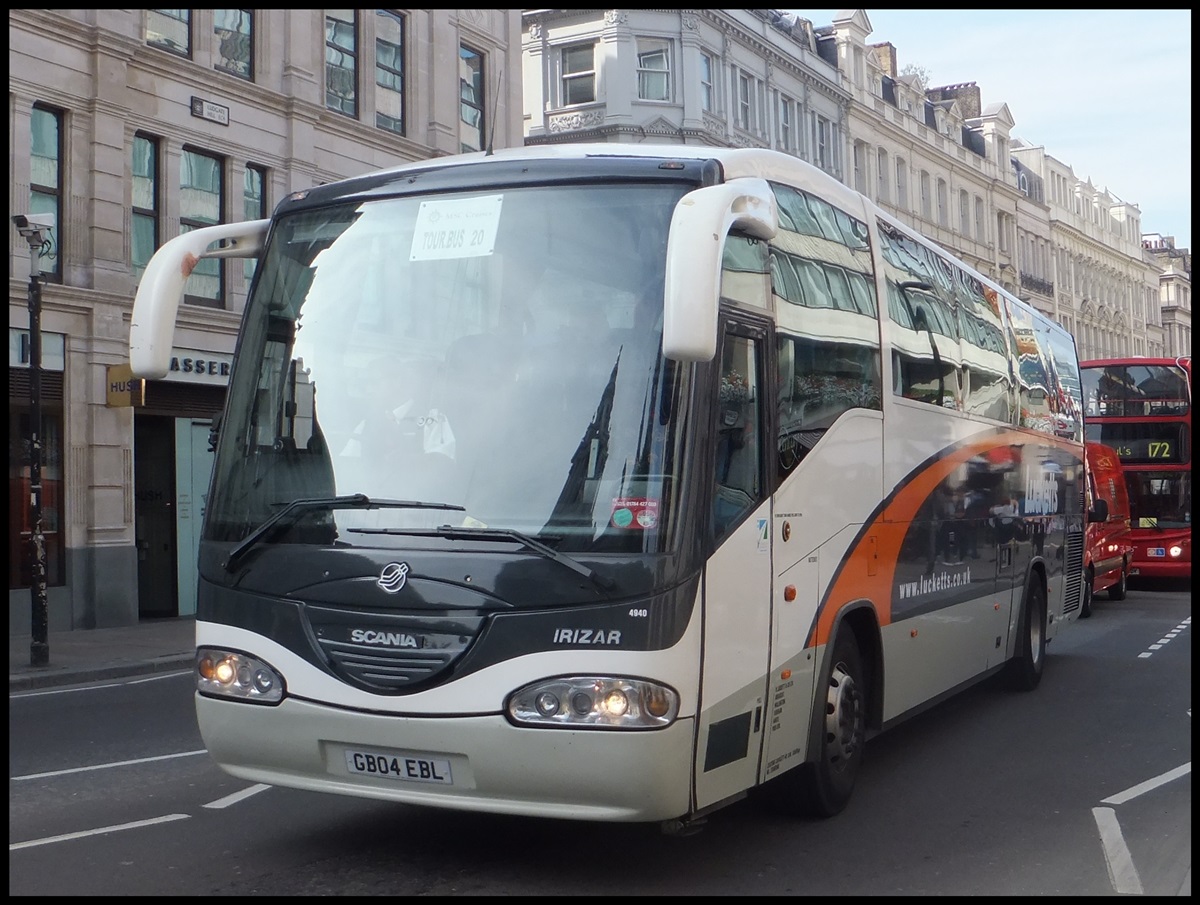 Scania Irizar von Lucketts aus England in London am 24.09.2013