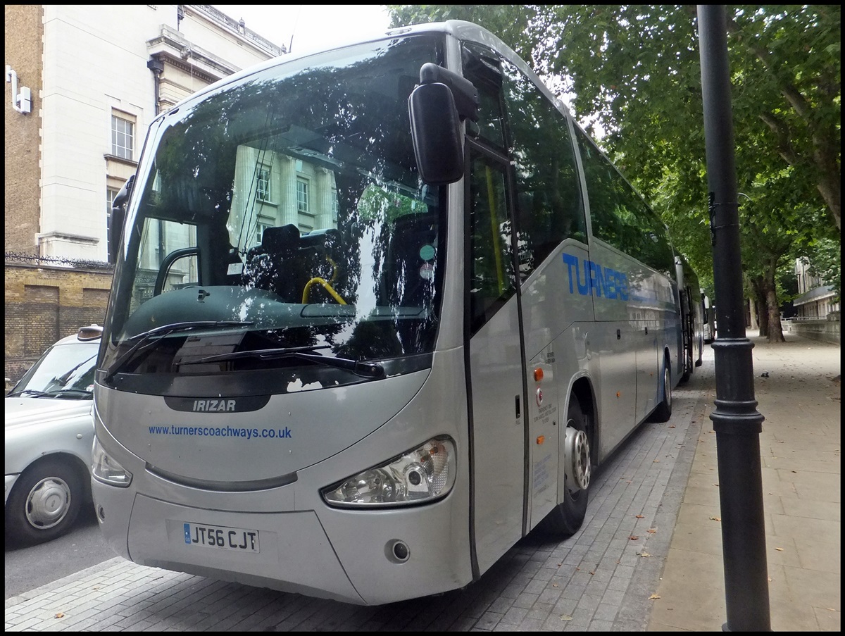 Scania Irizar von Turners Ambassadeur Service aus England in London am 23.09.2013