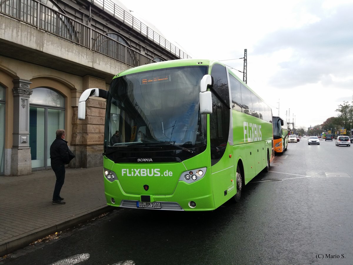 Scania OmniExpress 3.60 am 02.11.2019 in Dresden am Hauptbahnhof