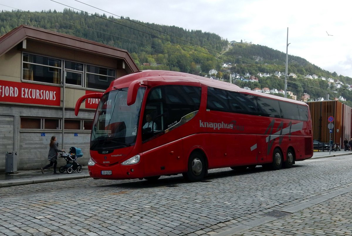 Scania Reisebus im Hafen von Bergen (NOR) am 07.09.16