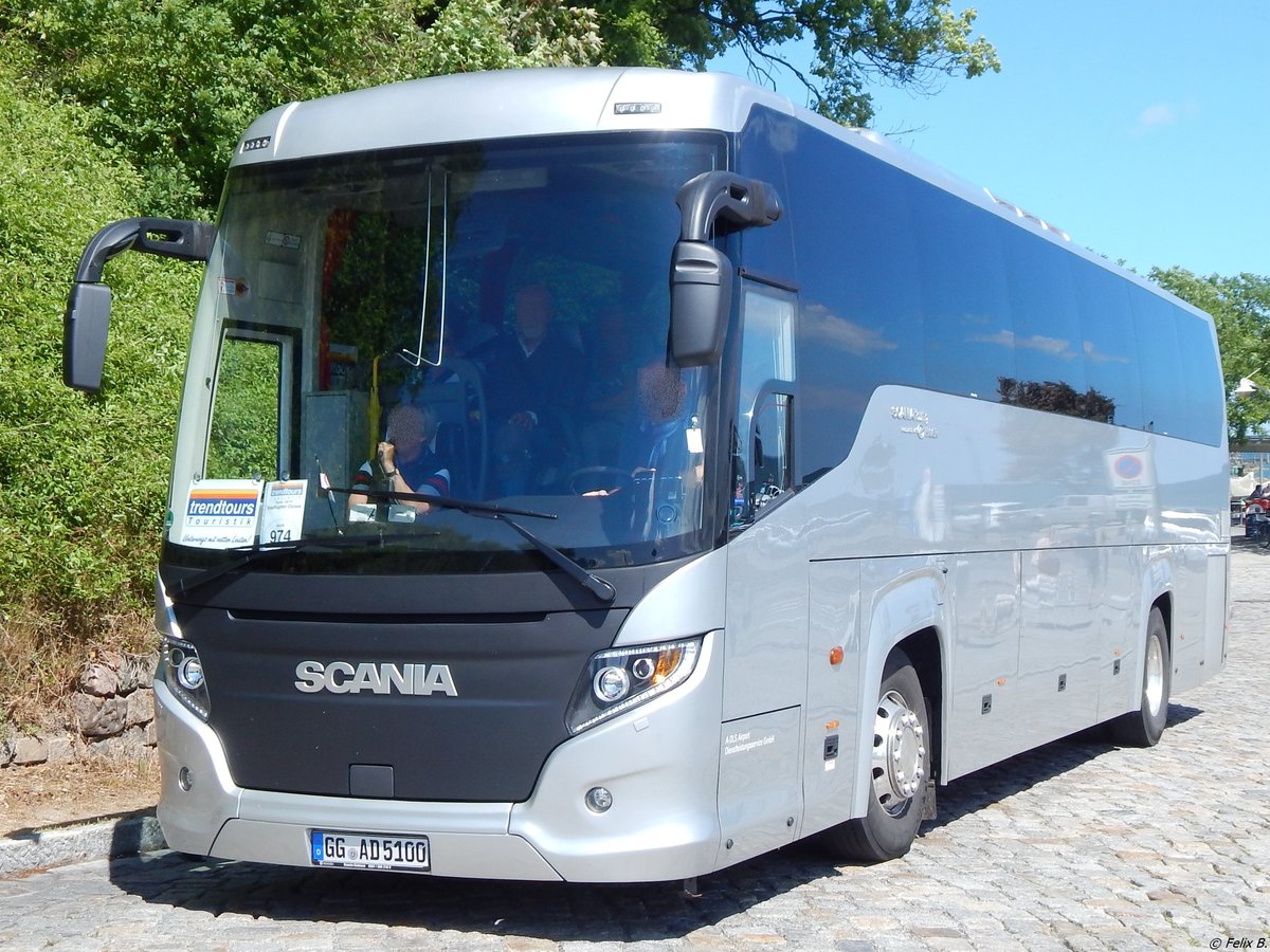 Scania Touring von A-DLS Airport DienstleistungsService GmbH aus Deutschland im Stadthafen Sassnitz am 18.06.2016