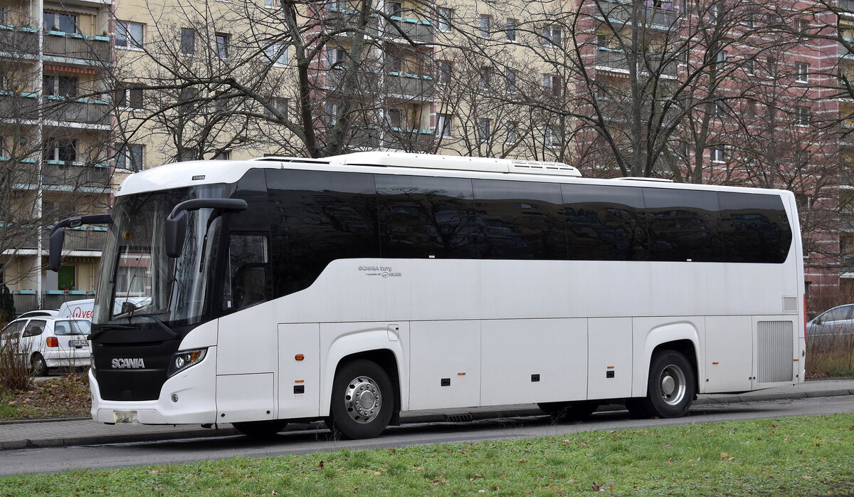 SCANIA Touring Higer Reisebus aus Berlin am 02.02.23 abgestellt Berlin Marzahn.