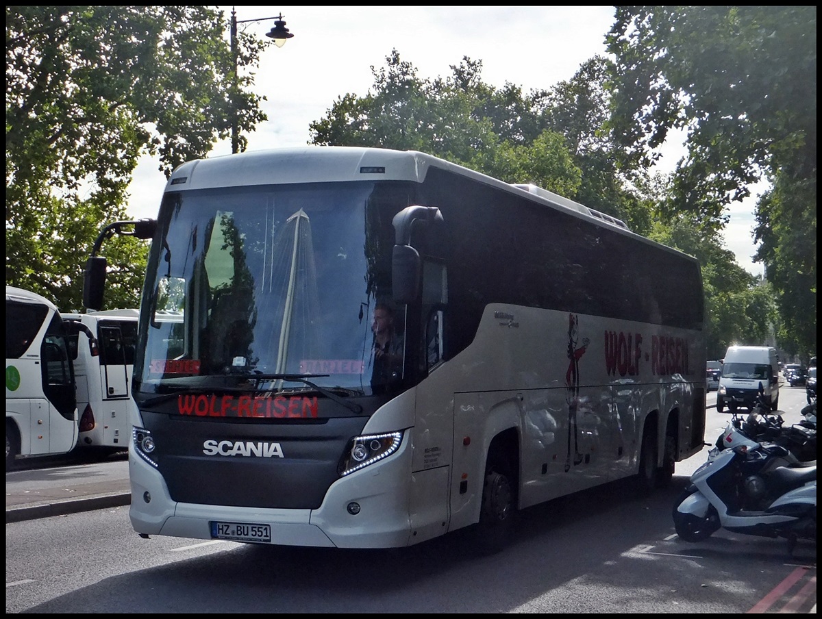 Scania Touring von Wolf-Reisen aus Deutschland in London am 26.09.2013