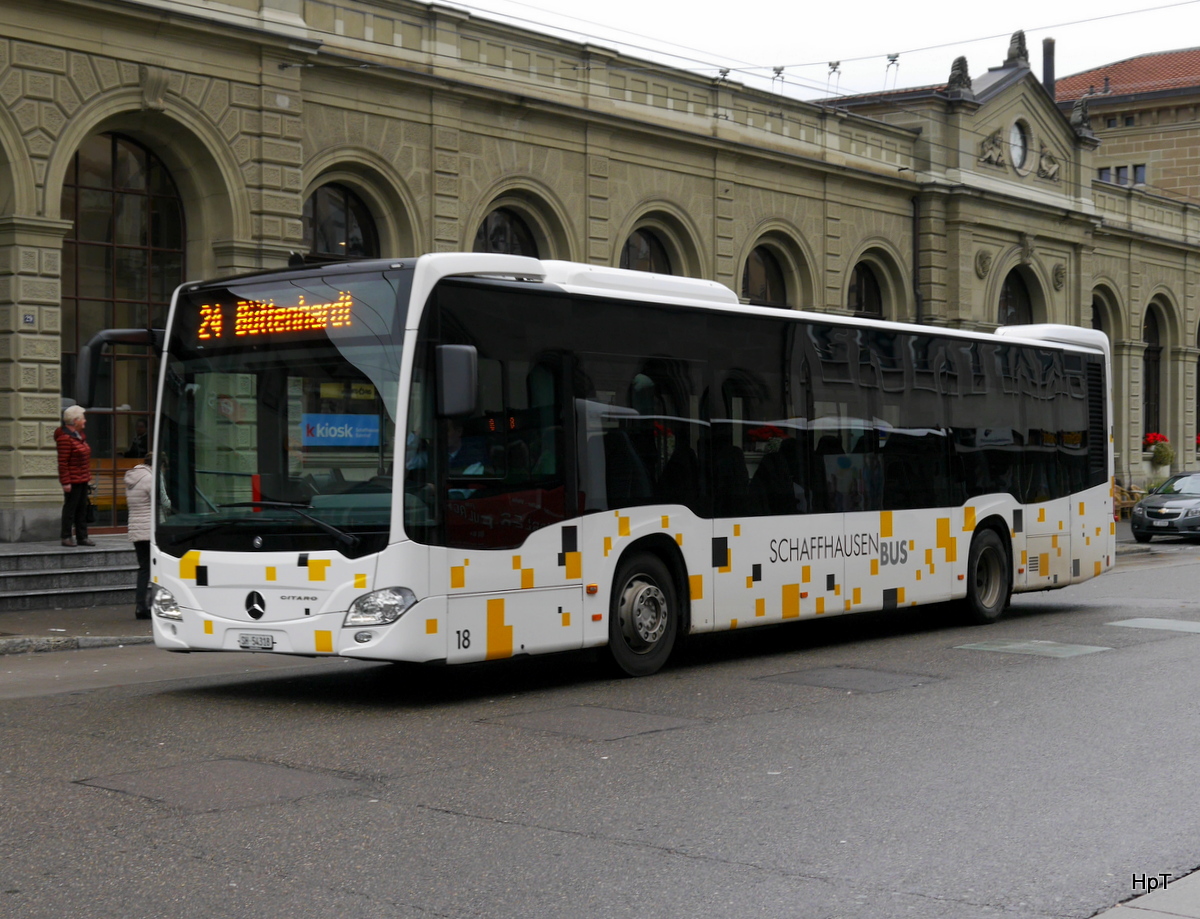 Schaffhausen Bus - Mercedes Citaro Nr.18  SH 54318 unterwegs auf der Linie 24 in Schaffhausen vor dem Bahnhof am 25.10.2016