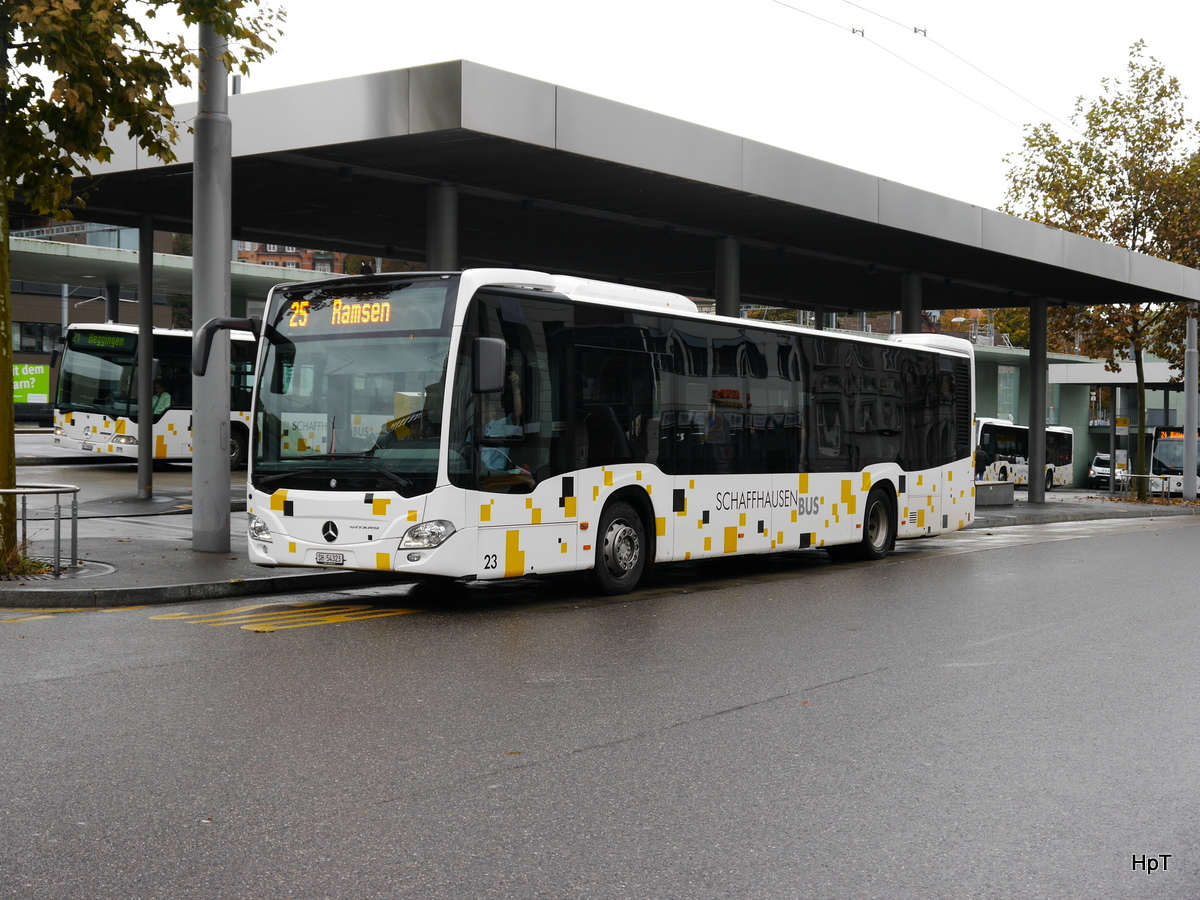 Schaffhausen Bus - Mercedes Citaro Nr.23 SH 54323 unterwegs auf der Linie 25 in Schaffhausen bei den Bushaltestellen beim Bahnhof am 25.10.2016