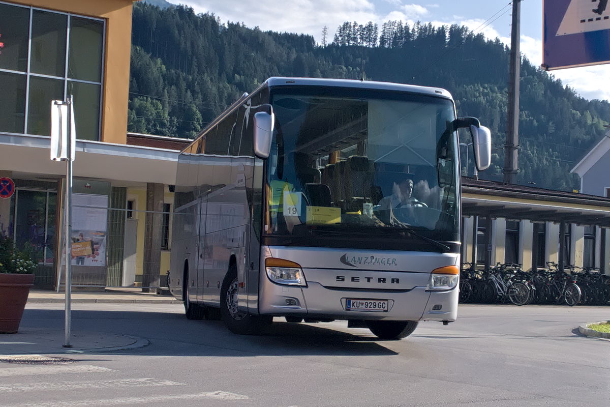 Schienenersatzverkehr für REX nach Schwaz wegen Neubau Vomperbachbrücke, Setra S 415 GT-HD von Lanzinger Busreisen am Bahnhof Hall i. T. Aufgenommen 14.8.2019.