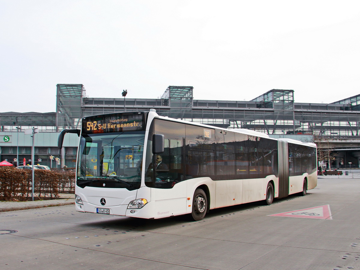 Schienenersatzverkehr SEV S41 und  S42 Mercedes-Benz Citaro - URB-Unser-Roter-Bus GmbH aus Uckermünde - am 30. März 2018 am Bahnhof Berlin Südkreuz.   