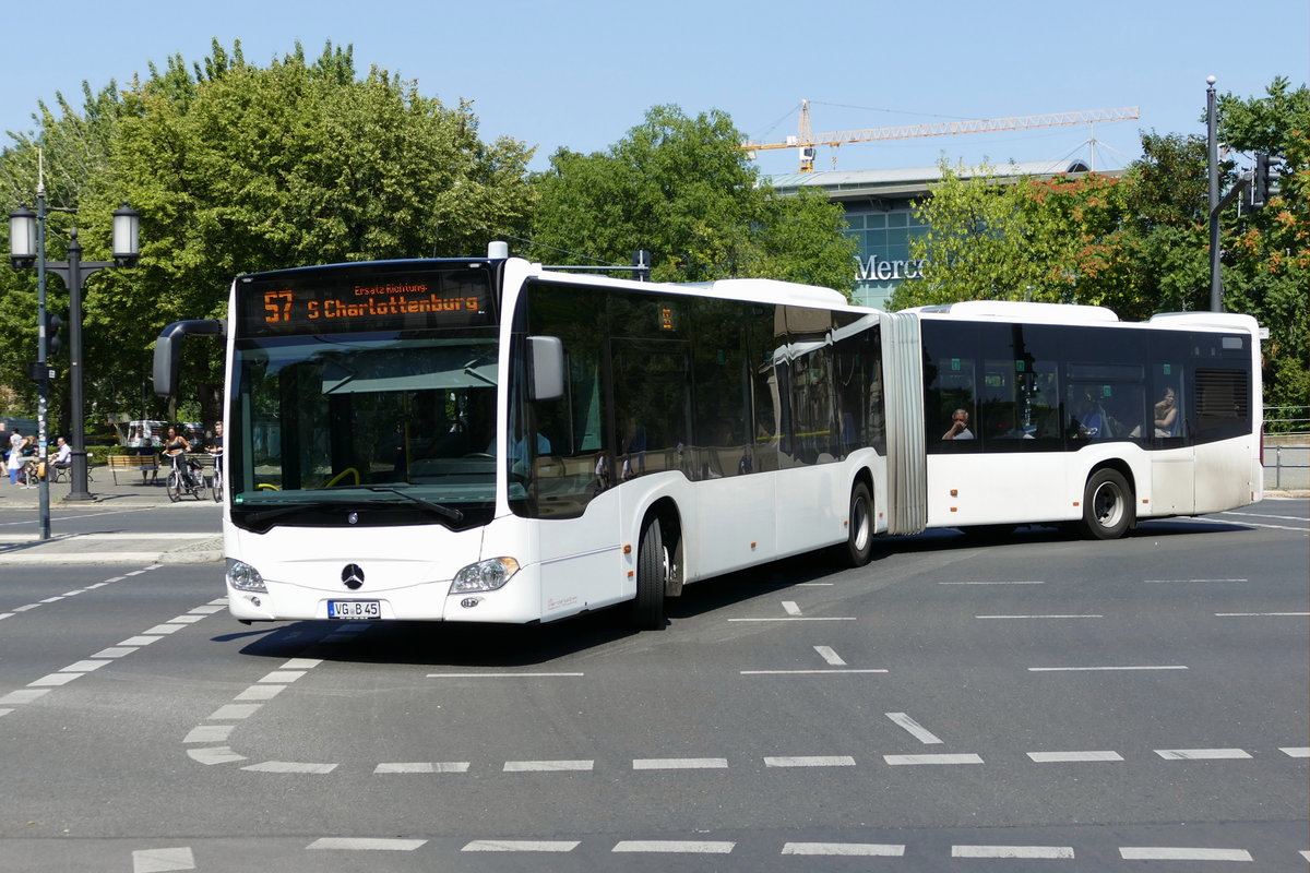 Schienenersatzverkehre (SEV) S3, S5, S7 und S9 der S -Bahn Berlin, hier mit einem Mercedes -Benz Citaro C2 G von 'urb- unserroterbus', Straße des 17.Juni im Juli 2018.