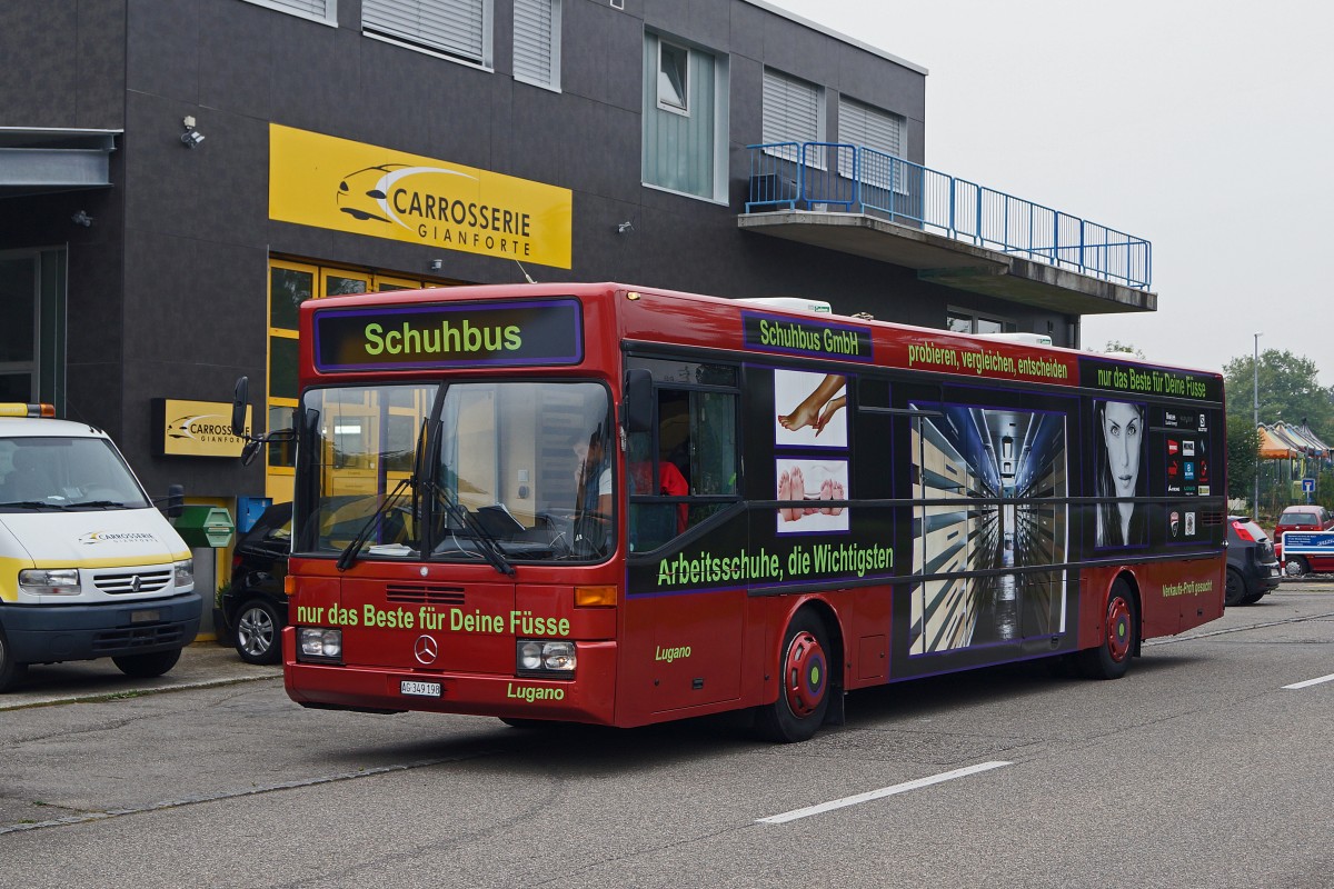 SCHUHBUS: Alter Mercedes Stadtbus als  SCHUHBUS  in Riedholz unterwegs am 15. September 2014.
Foto: Walter Ruetsch
