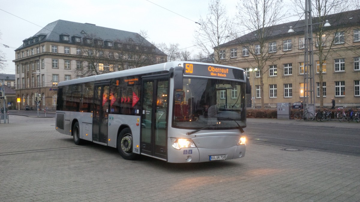 Seit Sommer 2014 setzen die Verkehrsbetriebe Karlsruhe VBK Sonderanfertigungen von Solaris ein für die Linien durch eine niedrige Eisenbahnunterführung im Stadtteil Bulach. Der Weg zu Solaris führte für die VBK unter anderem über einen osteuropäischen Hersteller mit einem Sonderaufbau auf Basis des Citaro K. Am Jahresende 2014 wurde der VK 708 als einzelnes Exemplar in Dienst gestellt, hier zu sehen am Silvestermorgen 2015 am Hauptbahnhof in Karlsruhe.