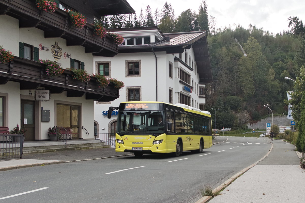 Selten beim Postbus anzutreffen sind die Scania Citywide, wie hier als Stadtbus Kitzbühel/Linie 4008 (BD-14206) in Kitzbühel, Bahnhofstraße. Aufgenommen 2.10.2020.