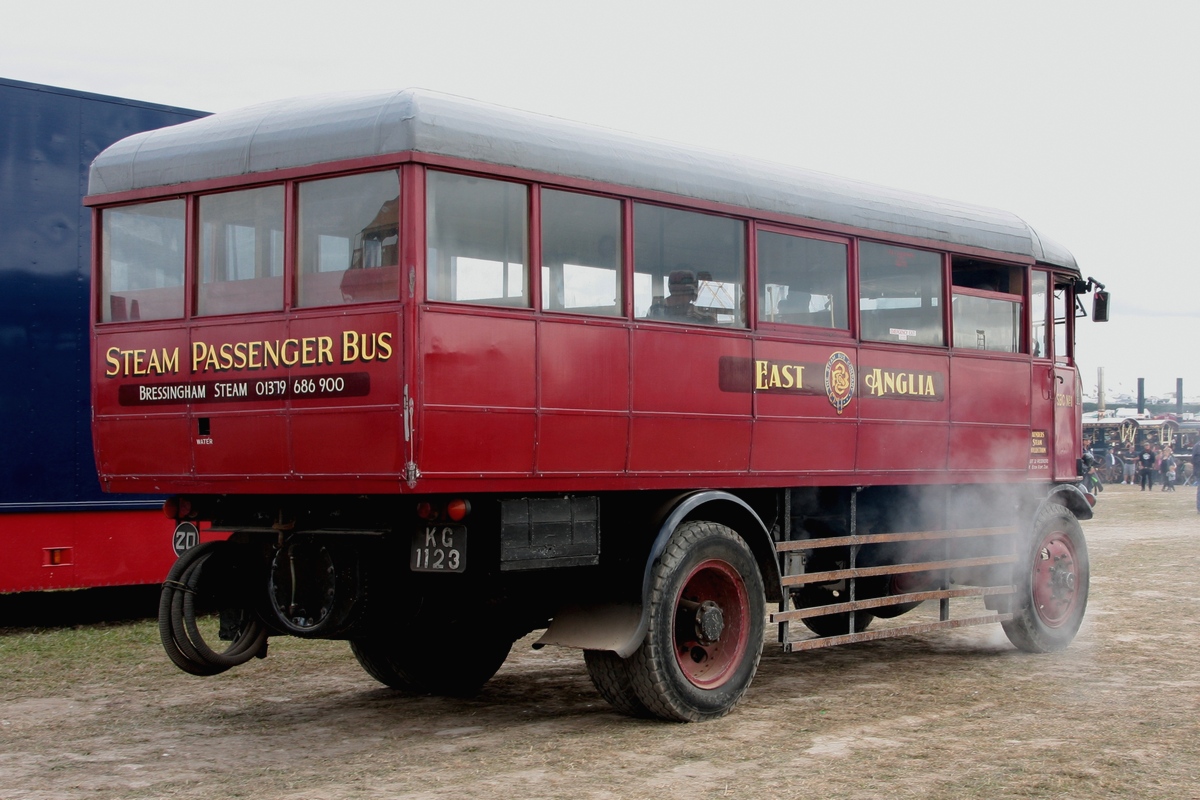 Sentinel 7-Ton Steam Bus, Replik eines Sentimel auf DG-Chassies Bj. 1932, zu sehen auf der Great Dorset Steam Fair (Südengland) am 05.09.2015