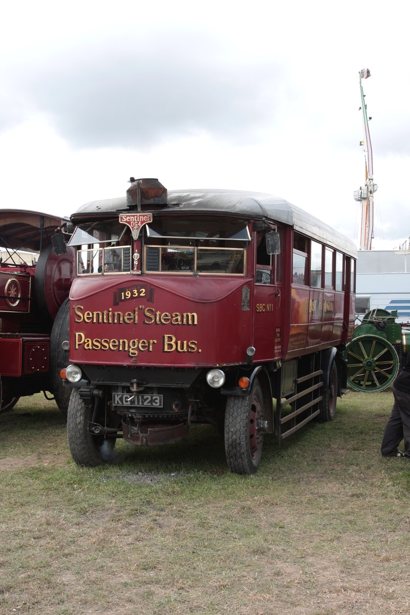 Sentinel 7-Ton Steam Bus, Replik eines Sentinel auf DG-Chassies Bj. 1932, zu sehen auf der Great Dorset Steam Fair (Südengland) am 05.09.2015 