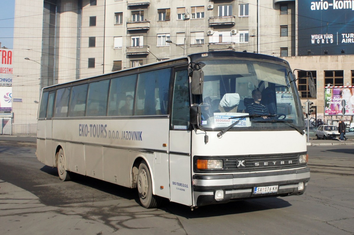 Serbien / Belgrad / Beograd: Setra S 215 H von  EKO-TOURS D.O.O. - JAZOVNIK , aufgenommen im Januar 2016 am Hauptbahnhof von Belgrad.