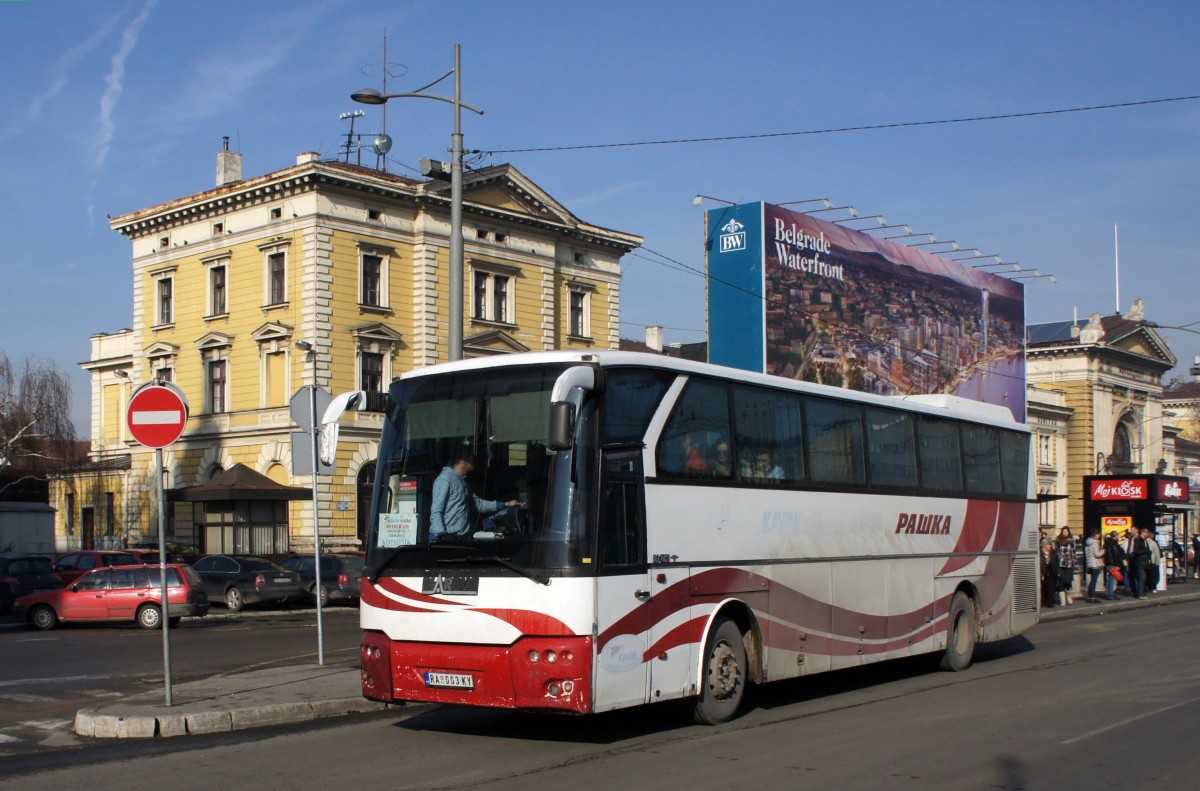 Serbien / Belgrad / Beograd: Ikarbus IK-412, aufgenommen im Januar 2016 am Hauptbahnhof von Belgrad.