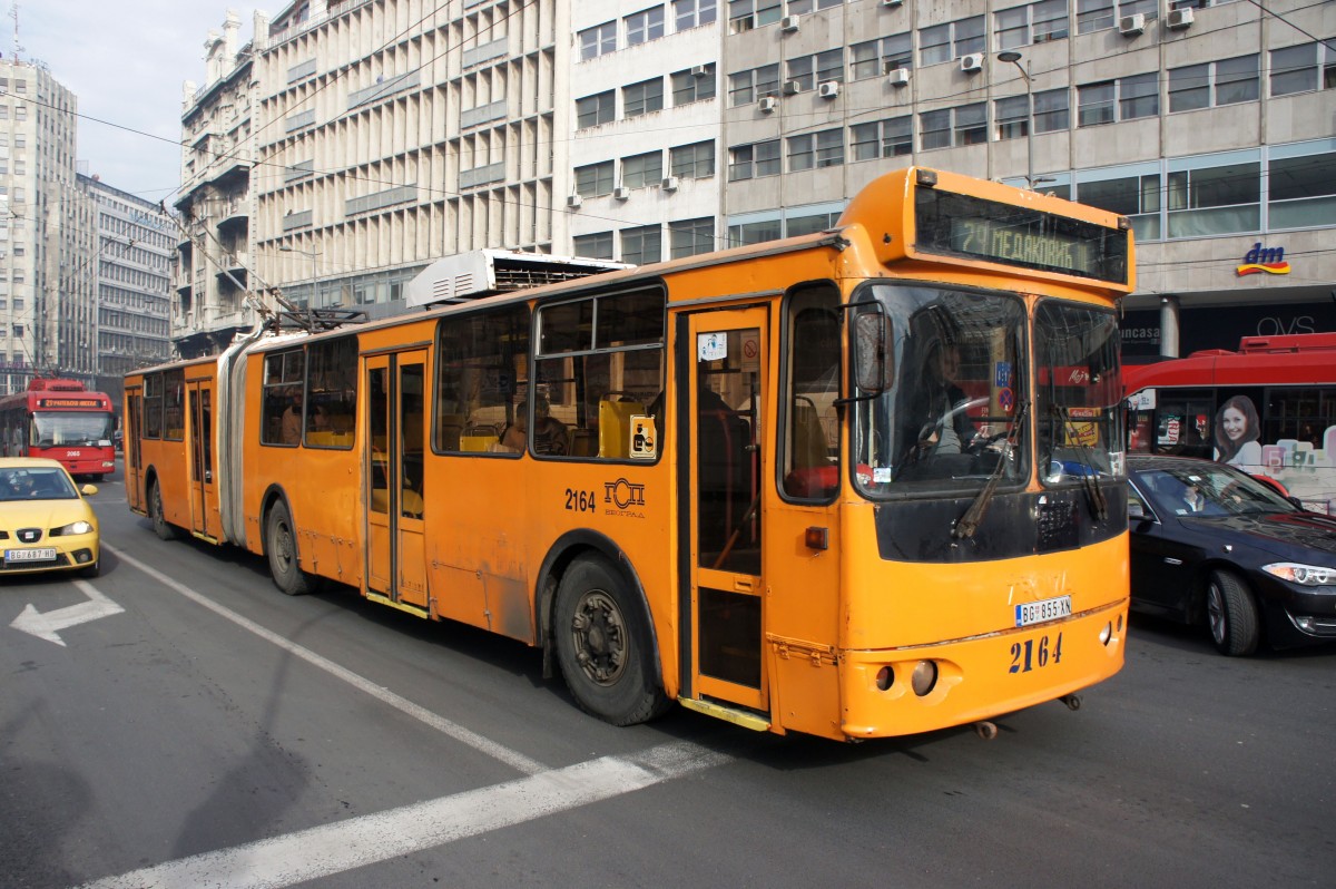 Serbien / Stadtbus Belgrad / City Bus Beograd: Oberleitungsbus Trolza 62052B - Wagen 2164 der GSP Belgrad, aufgenommen im Januar 2016 in der Nähe der Haltestelle  Terazije  in Belgrad.