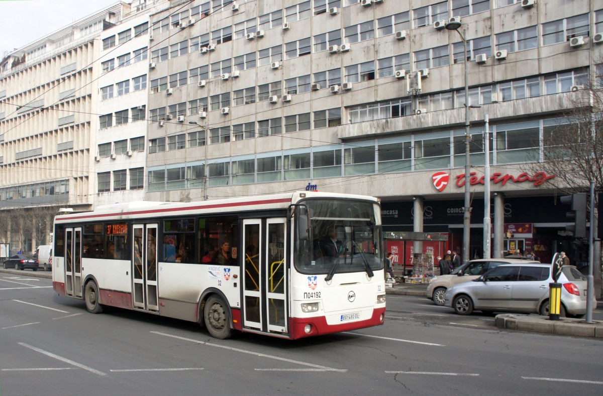 Serbien / Stadtbus Belgrad / City Bus Beograd: LiAZ 5256.53 von  Grupa Beobus / Knežević trans , aufgenommen im Januar 2016 in der Nähe der Haltestelle  Terazije  in Belgrad.