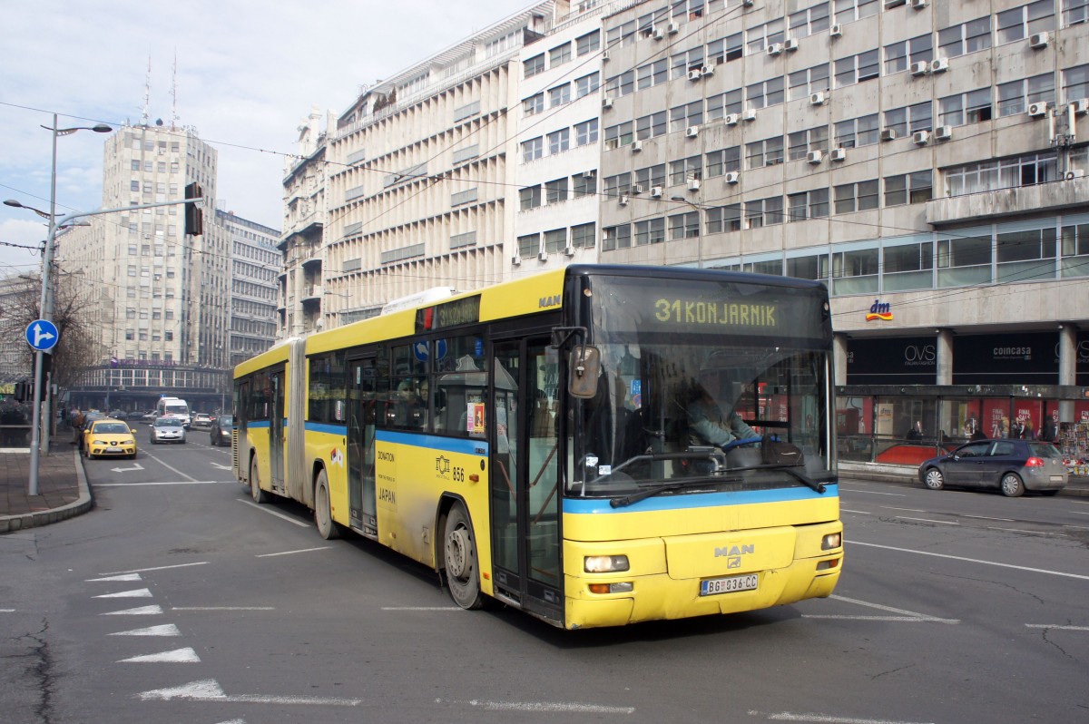 Serbien / Stadtbus Belgrad / City Bus Beograd: MAN SG 313 - Wagen 856 der GSP Belgrad,, aufgenommen im Januar 2016 in der Nähe der Haltestelle  Terazije  in Belgrad.