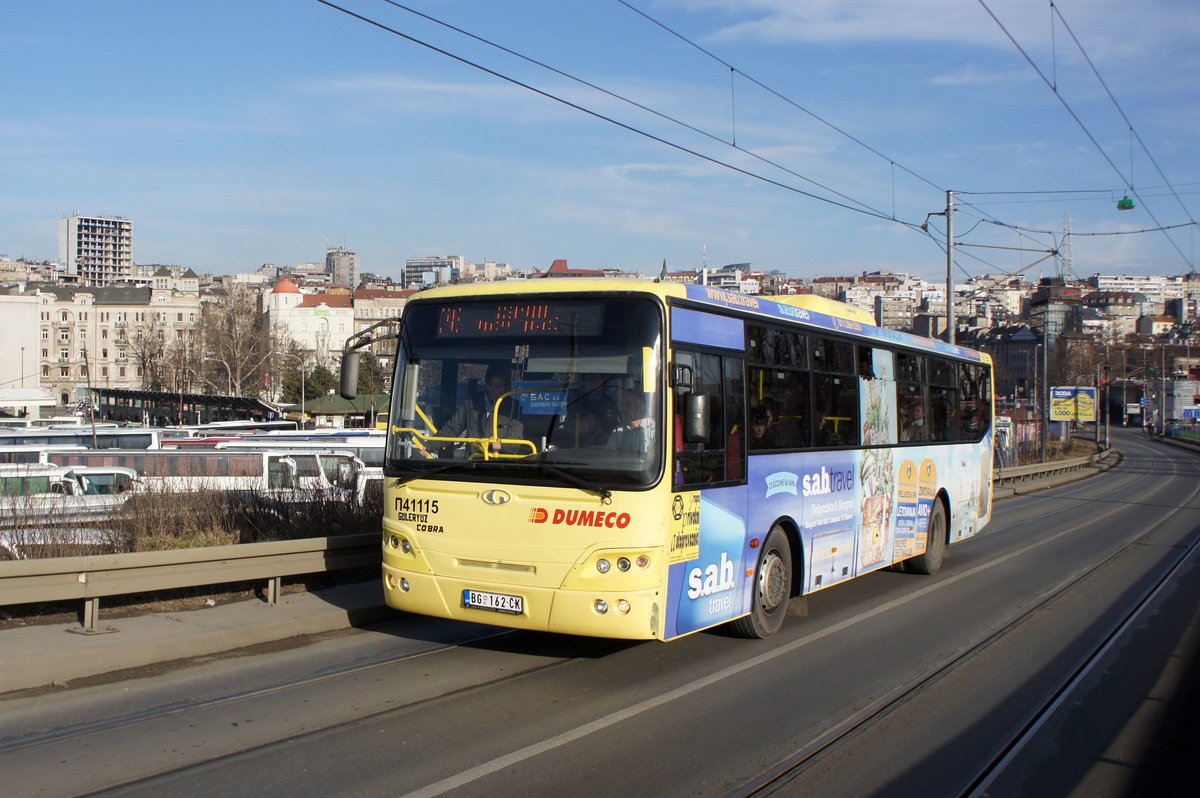 Serbien / Stadtbus Belgrad / City Bus Beograd: Güleryüz Cobra GM 290 der  Grupa privatni autoprevoznici  /  Dumeco , aufgenommen im Januar 2016 auf der Brücke über die Save in der Nähe der Haltestelle  Ekonomski fakultet  in Belgrad.