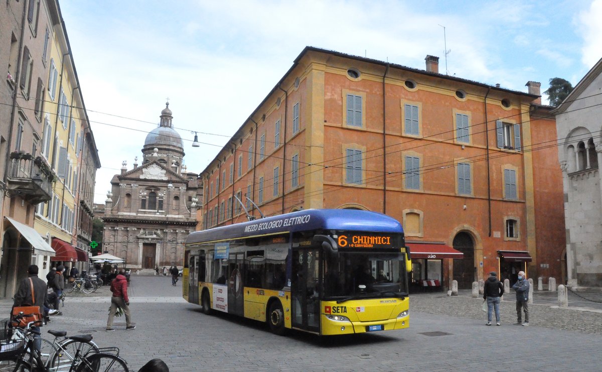 SETA, Modena. Neoplan N6216 Electroliner (Nr.3) in Duomo. 16.10.2020