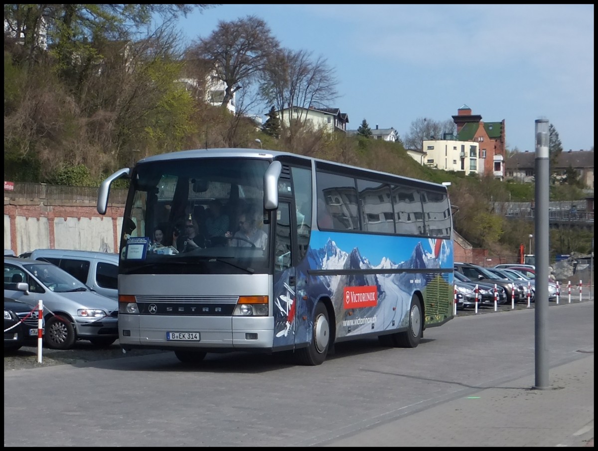Setra 312 HD von Holiday Reisen aus Deutschland (ex Ruffiner/Schweiz) im Stadthafen Sassnitz am 20.04.2014
